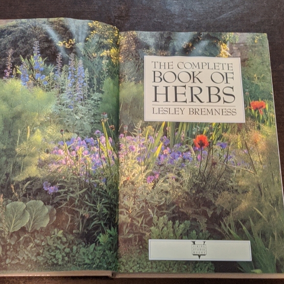 The Complete Book of Herbs (1988) - Picture 2 of 7